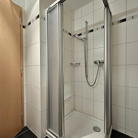 Felskinn 2. Og * Saas Fee